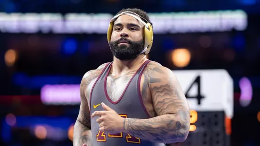 Gable Steveson UFC এর সাথে স্বাক্ষর করে এবং UFC 329 এর আগে হেভিওয়েট স্পটলাইটে পা রাখে