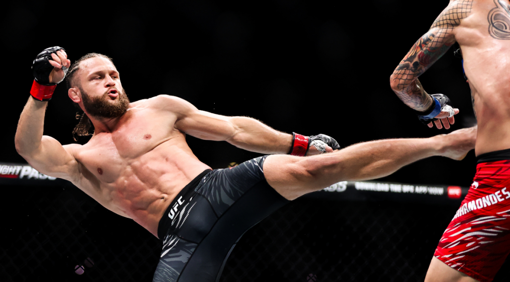 Rafael Fiziev dans l'événement principal du tournoi UFC à Bakou