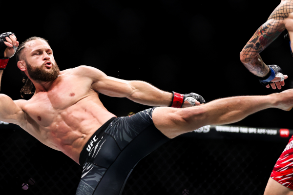 Rafael Fiziev dans l'événement principal du tournoi UFC à Bakou