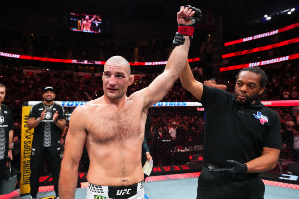 Sean Strickland prévient Khamzat Chimaev avant l'UFC 328