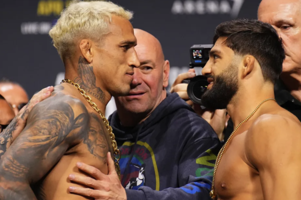 Arman Tsarukyan contra Charles Oliveira