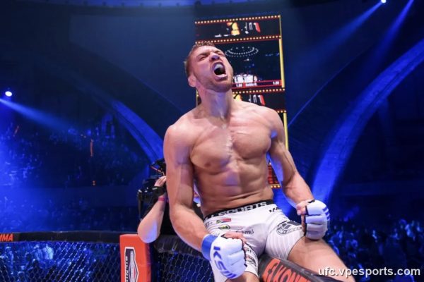 Du Plessis routs Usman in battle of ex-UFC champs