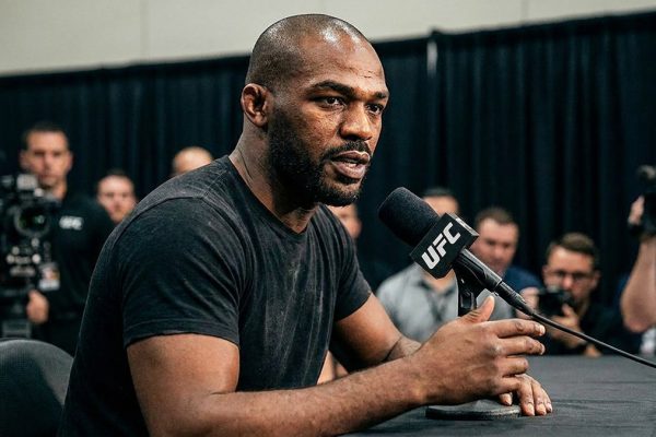 Jon Jones Steroid Etiketini Yenə Rədd Edir