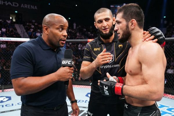 Khamzat Chimaev UFC Abu Dhabi-də tərcümə edir