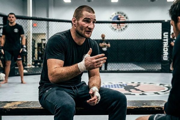 Şon Striklend UFC-də tanışlıq oyunlarını tənqid etdi
