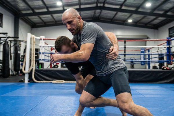 Alexander Volkanovski — Alexander Volkanovski skupia się na wrestlingu