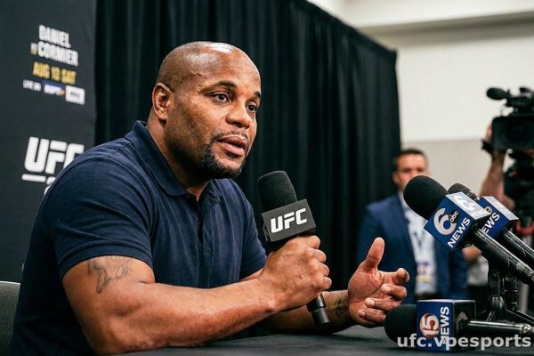 Daniel Cormier — Daniel Cormier despre înfrângerile lui Jon Jones