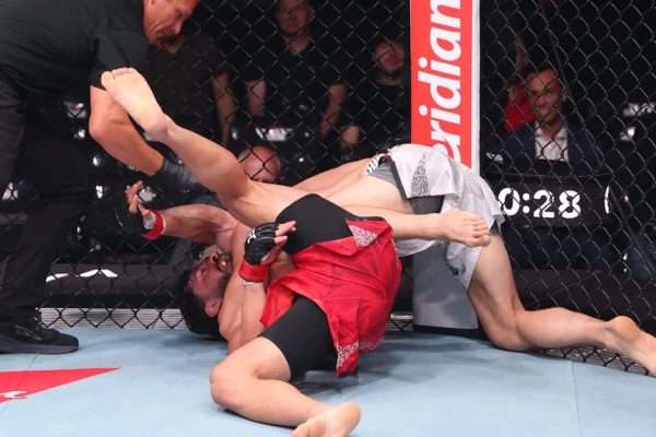 Dennis Buzukja contesta l'interruzione dell'evento UFC di Belgrado.