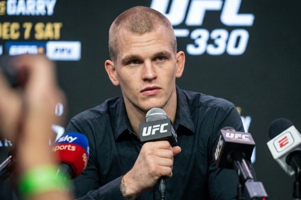 Ian Machado Garry spotyka się z krytyką Darrena Tilla