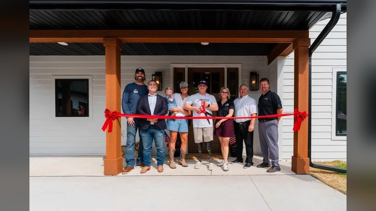 UFC Helps Wounded Veteran With Home Gym